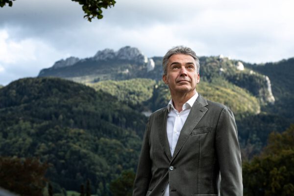 Dokumentarische Imagefotografie, Berater im Gespräch, fotografiert von Jack Griesbeck